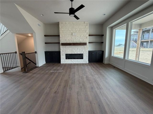 1716 SW Arbor Park Drive, Lee's Summit, MO 64082