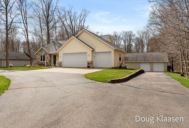 4618 44th Street, Holland, MI 49423