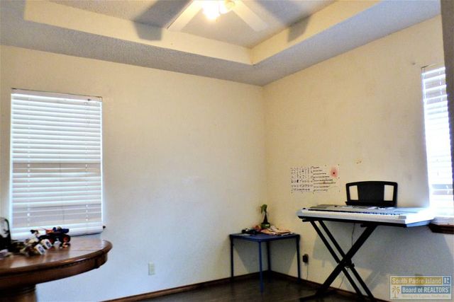 2901 Lakewood Dr., Harlingen, TX 78550