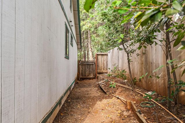 14621 Bridgeport Cir, Magalia, CA 95954