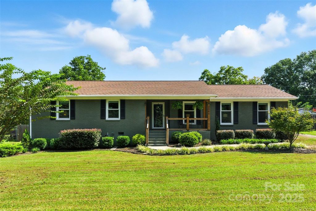 2565 Oxford Circle, Lancaster, SC 29720