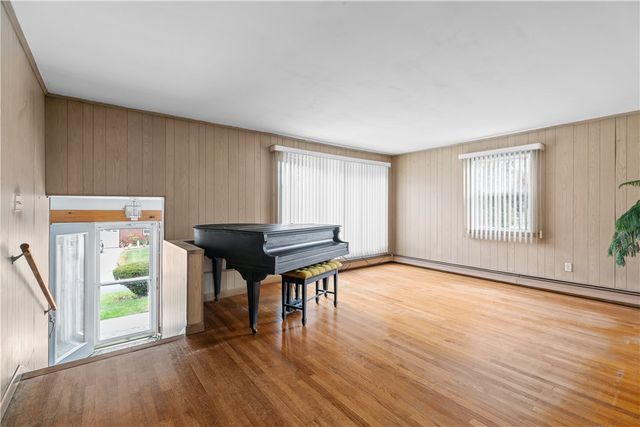 75 Montgomery Street, Tiverton, RI 02878