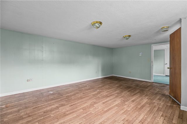 75 Montgomery Street, Tiverton, RI 02878