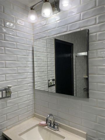 32-28 42nd Street 1, Astoria, NY 11103