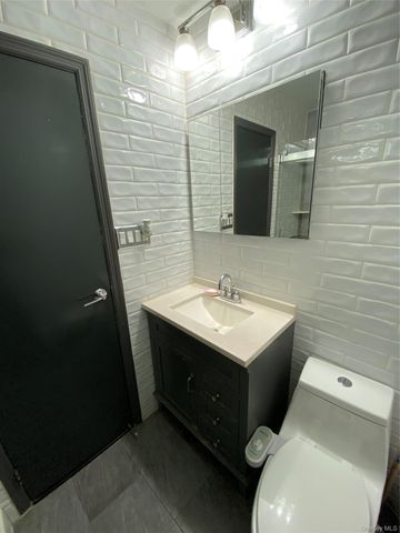 32-28 42nd Street 1, Astoria, NY 11103
