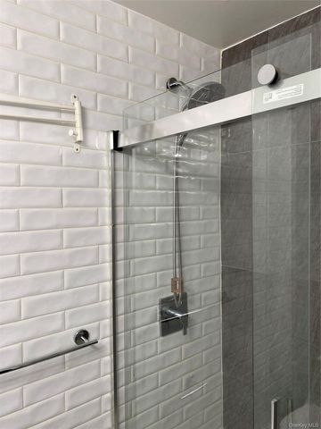 32-28 42nd Street 1, Astoria, NY 11103