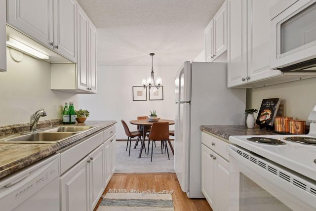 205 Barry Avenue S 303, Wayzata, MN 55391