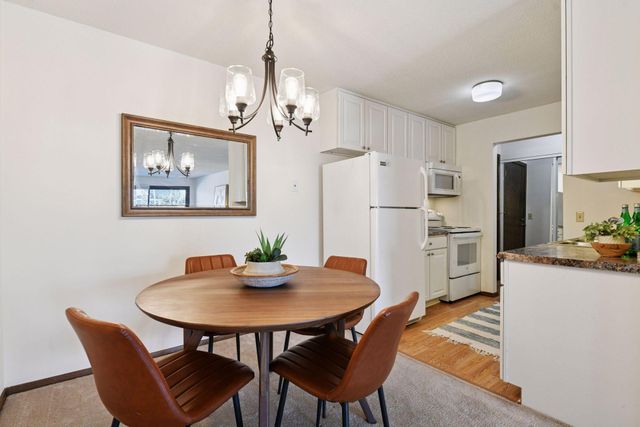 205 Barry Avenue S 303, Wayzata, MN 55391