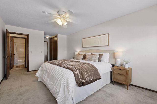 205 Barry Avenue S 303, Wayzata, MN 55391