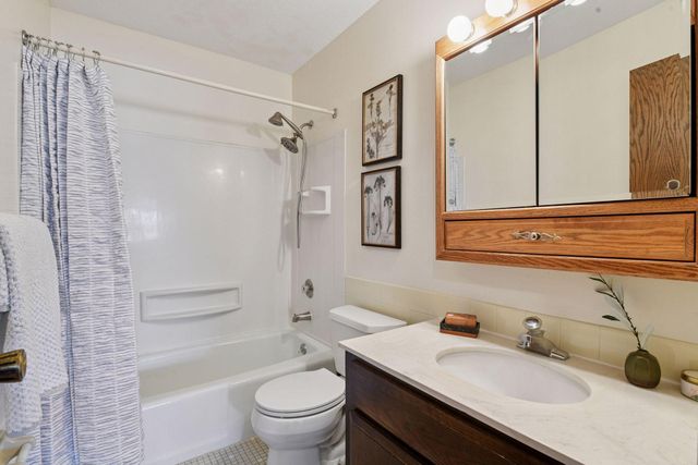 205 Barry Avenue S 303, Wayzata, MN 55391