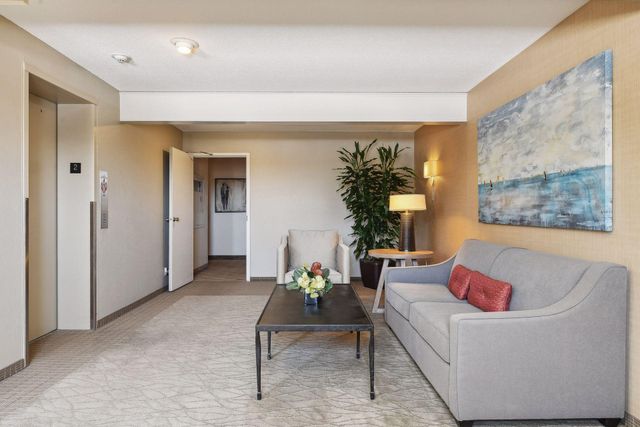 205 Barry Avenue S 303, Wayzata, MN 55391