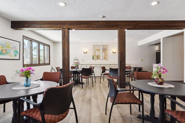 205 Barry Avenue S 303, Wayzata, MN 55391