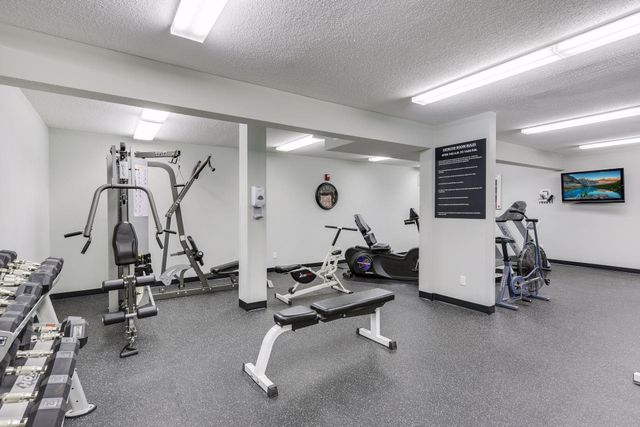 205 Barry Avenue S 303, Wayzata, MN 55391