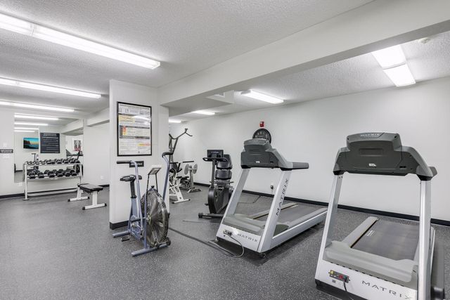 205 Barry Avenue S 303, Wayzata, MN 55391