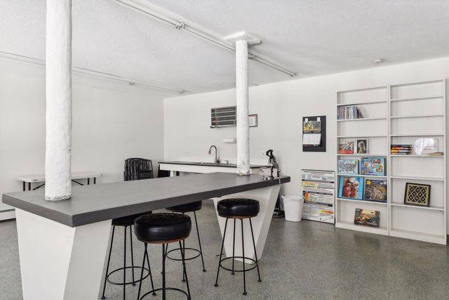 205 Barry Avenue S 303, Wayzata, MN 55391