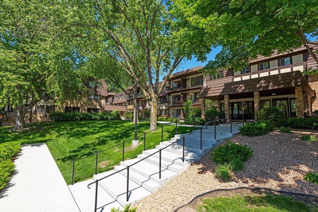 205 Barry Avenue S 303, Wayzata, MN 55391