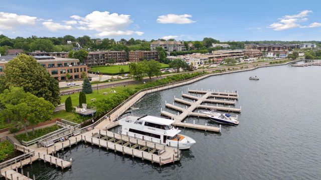 205 Barry Avenue S 303, Wayzata, MN 55391