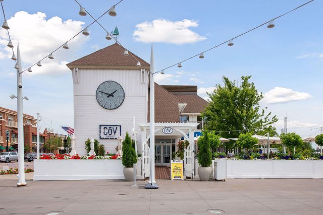 205 Barry Avenue S 303, Wayzata, MN 55391