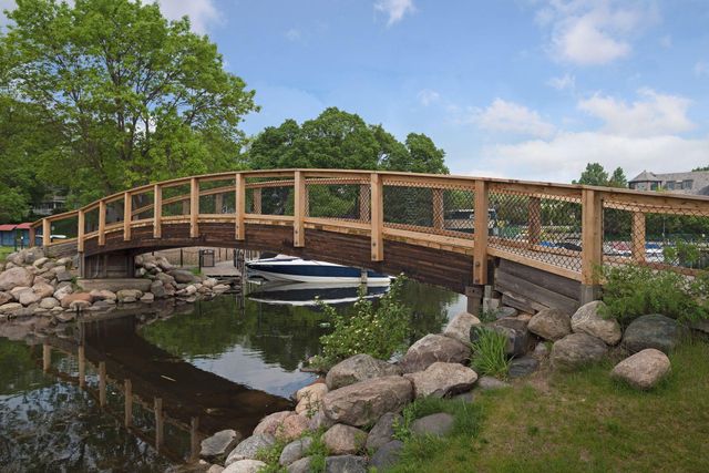 205 Barry Avenue S 303, Wayzata, MN 55391