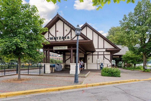 205 Barry Avenue S 303, Wayzata, MN 55391