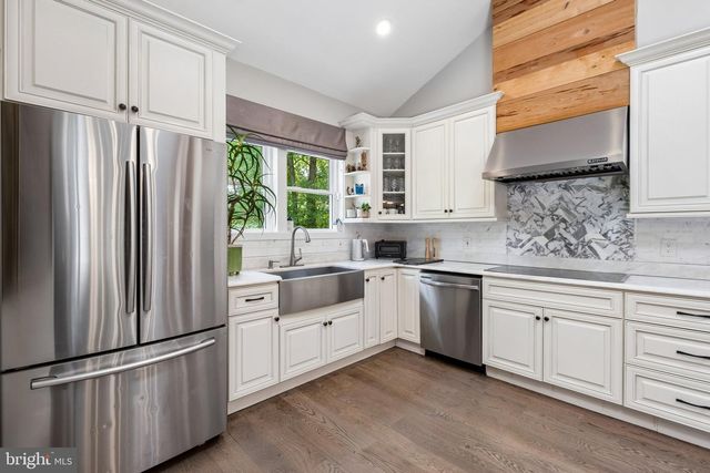 15 WILFRED DR, Yardley, PA 19067