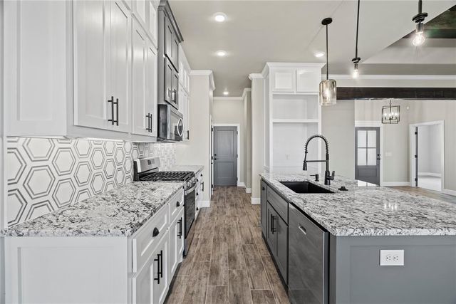 10505 SW 51st Street, Mustang, OK 73064