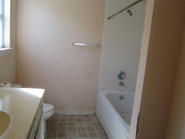 20697 Pierceall Road, Hempstead, TX 77445