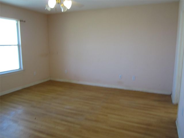 20697 Pierceall Road, Hempstead, TX 77445