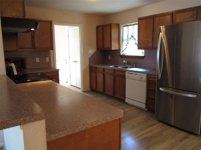 20697 Pierceall Road, Hempstead, TX 77445