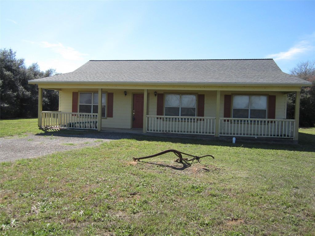 20697 Pierceall Road, Hempstead, TX 77445