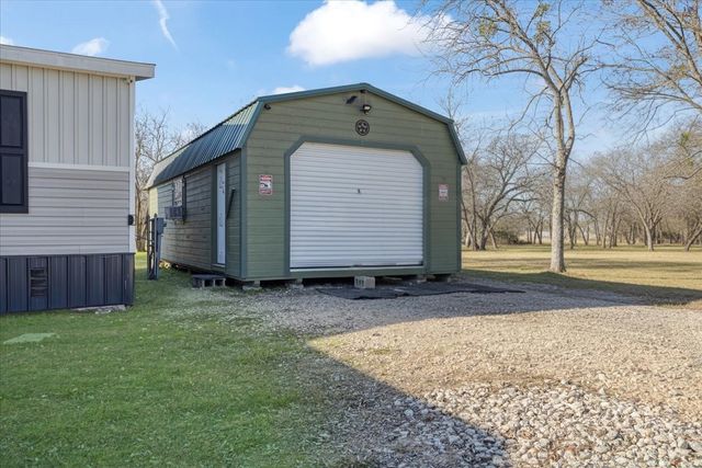 5740 County Road 1091, Celeste, TX 75423
