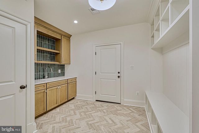 4740 34TH RD N, Arlington, VA 22207