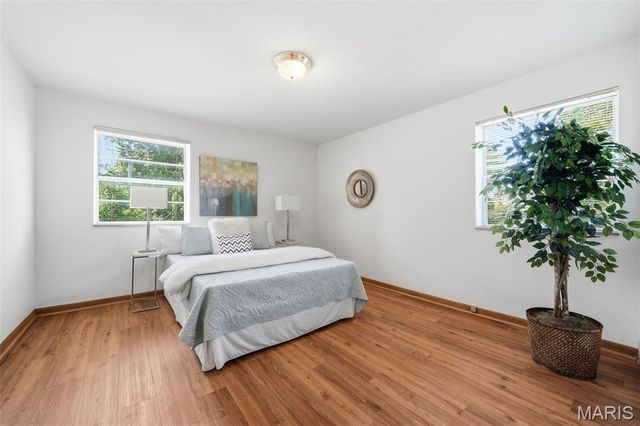 4 Delcrest Court 104, University City, MO 63124