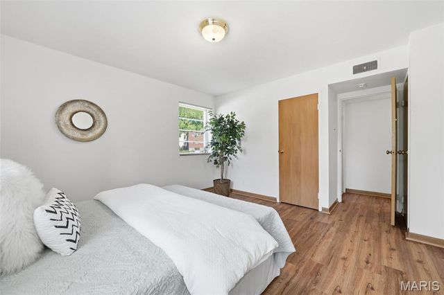 4 Delcrest Court 104, University City, MO 63124