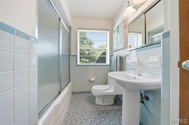 4 Delcrest Court 104, University City, MO 63124