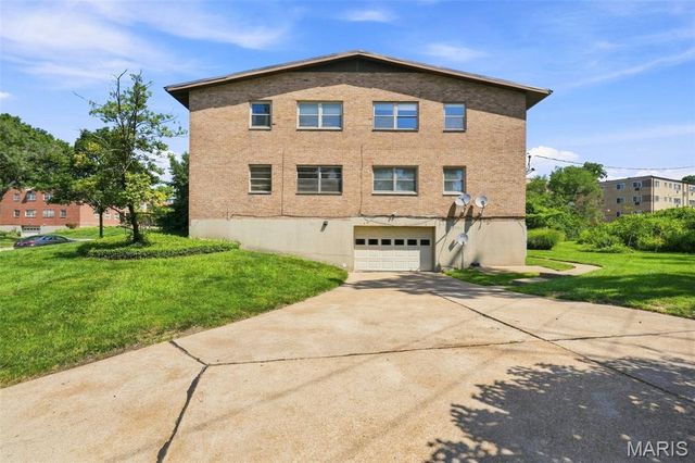 4 Delcrest Court 104, University City, MO 63124