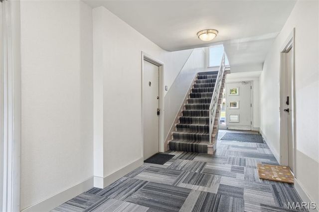4 Delcrest Court 104, University City, MO 63124