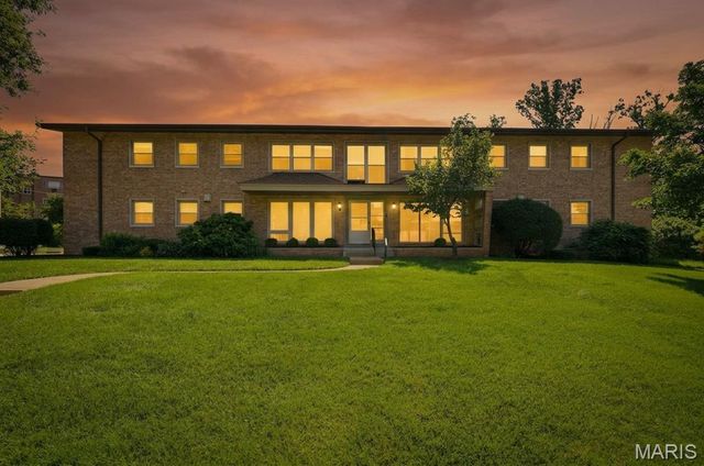 4 Delcrest Court 104, University City, MO 63124