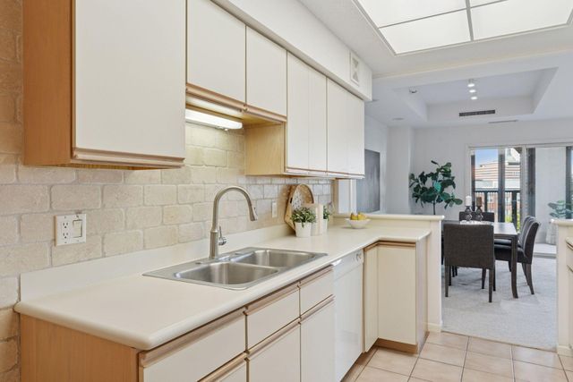 1201 Yale Place 403, Minneapolis, MN 55403