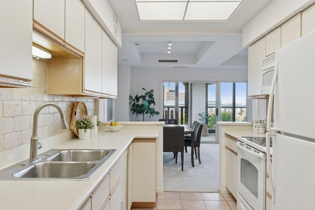 1201 Yale Place 403, Minneapolis, MN 55403