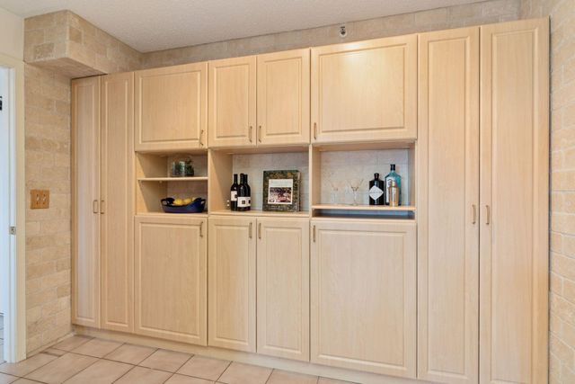 1201 Yale Place 403, Minneapolis, MN 55403