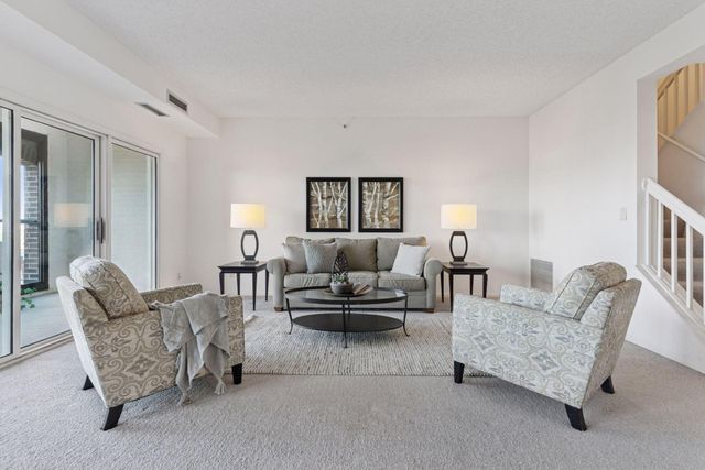 1201 Yale Place 403, Minneapolis, MN 55403