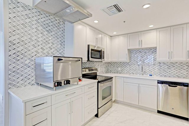 5280 N Ocean Drive 14-D, Riviera Beach, FL 33404