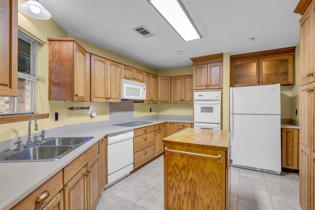 10002 Pinehurst Street, Baytown, TX 77521