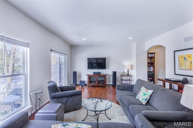 3469 Cambridge Avenue, St Louis, MO 63143