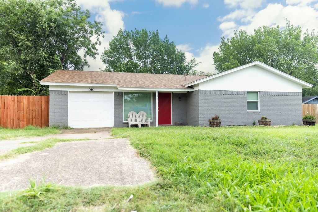 412 N Birch Street, Springtown, TX 76082