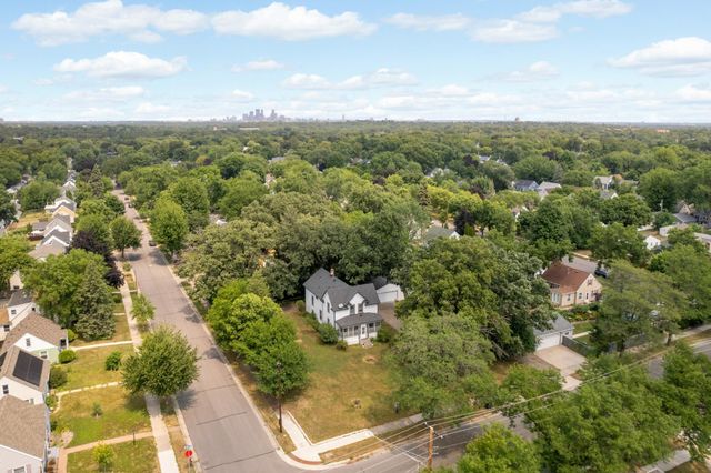 2124 W 60th Street, Minneapolis, MN 55419