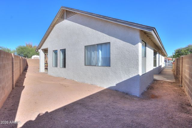 1862 N CENTER Avenue, Casa Grande, AZ 85122