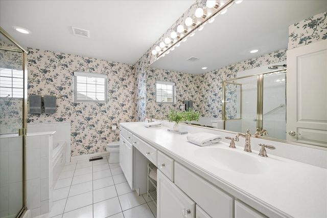 2325 Sundrop Drive, Glenview, IL 60026