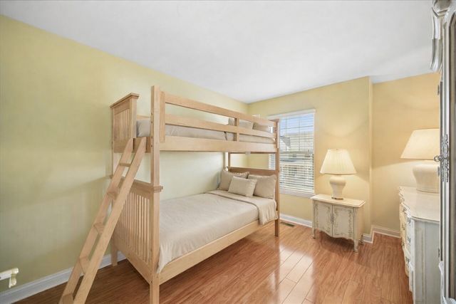 2325 Sundrop Drive, Glenview, IL 60026